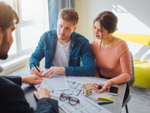 Casais de primeira viagem: como comprar o primeiro imóvel com segurança